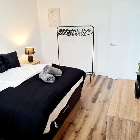 Burkhardt Hall- Parking Included- Sleeps 4 Daire Swindon Dış mekan fotoğraf
