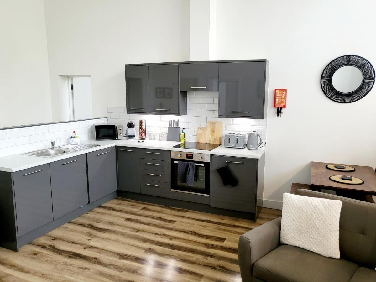 Burkhardt Hall- Parking Included- Sleeps 4 Daire Swindon Dış mekan fotoğraf